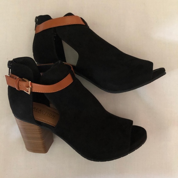Kenneth Cole REACTION Hit Hooded Bootie. Open Toe. Black. Size 8 - Picture 6 of 10